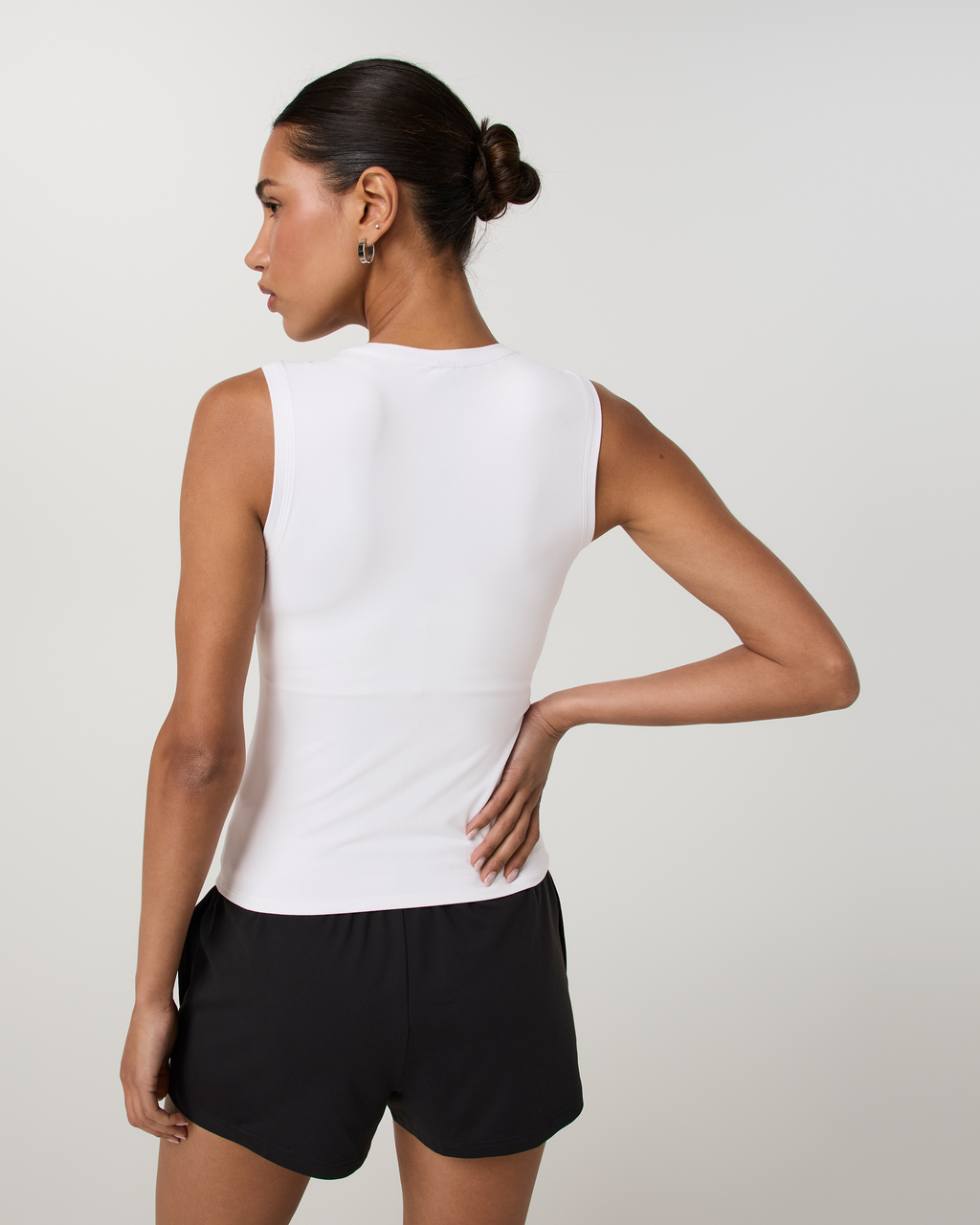 Halo Essential Scoop Tank | Black Tonal