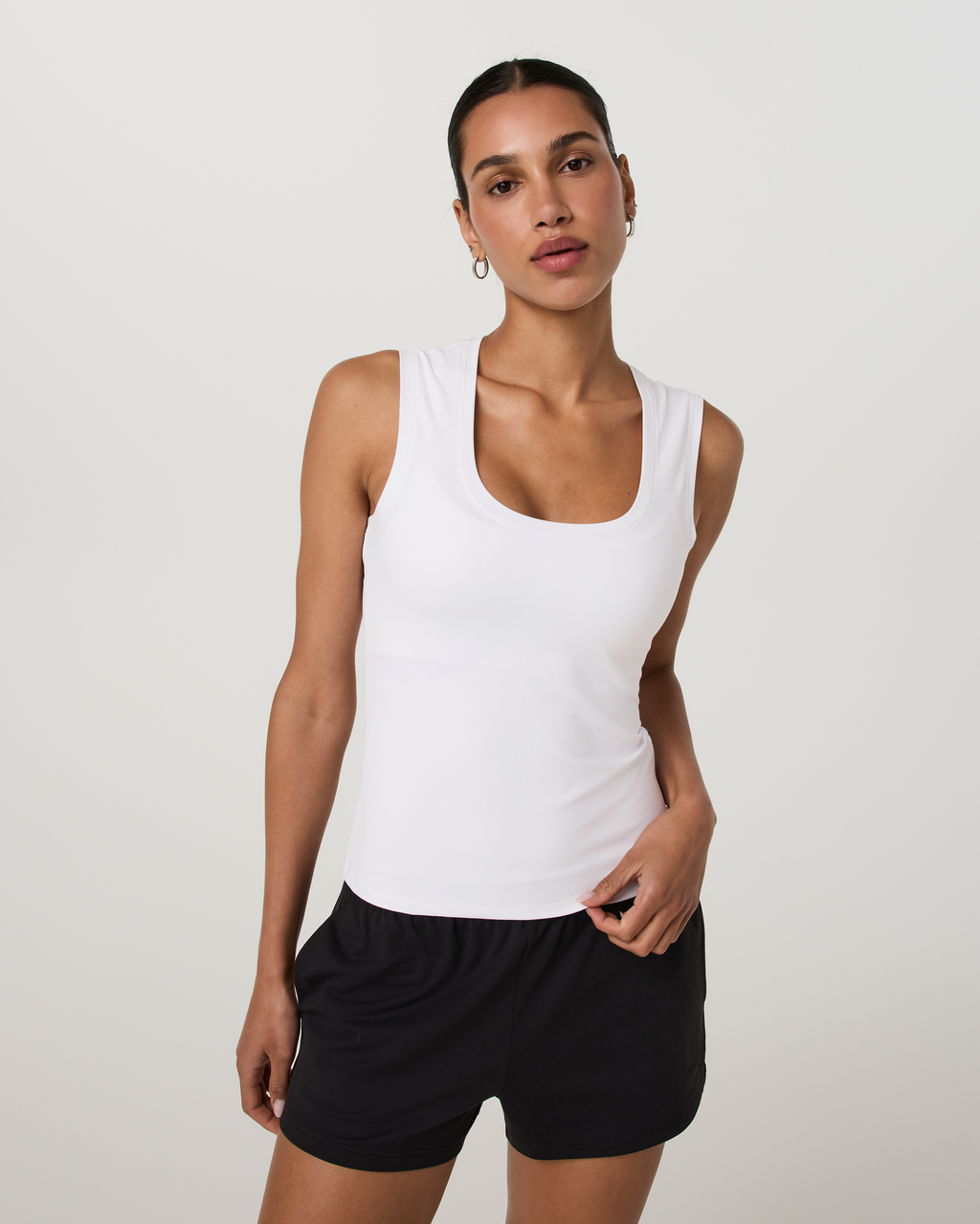 Halo Essential Scoop Tank | Black Tonal