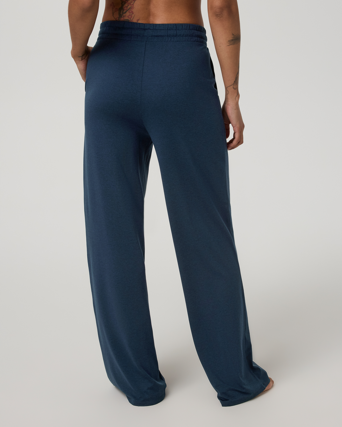 Halo Essential Wideleg Pant - Short | Cherry Noir
