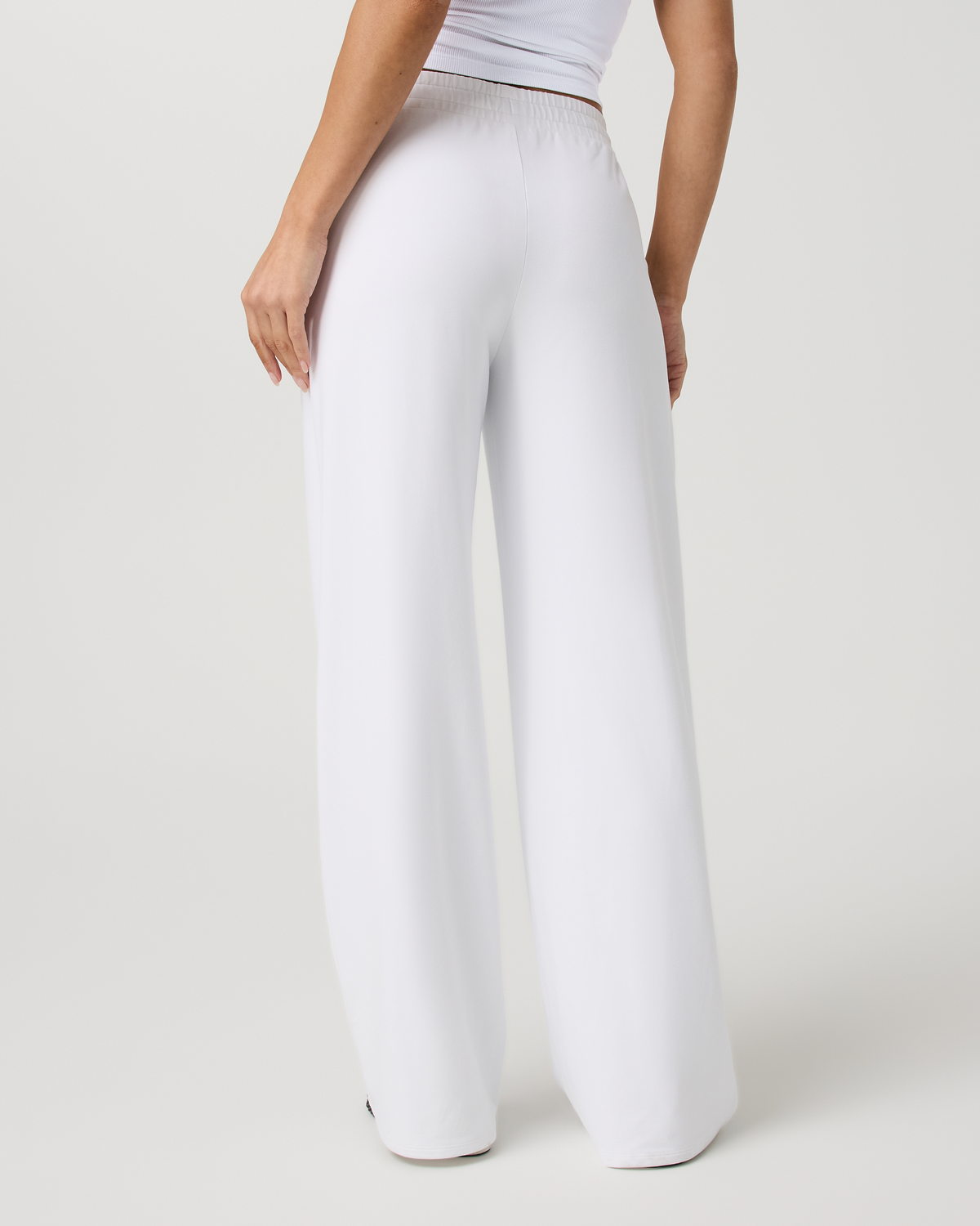 Halo Essential Wideleg Pant - Short | Black Heather